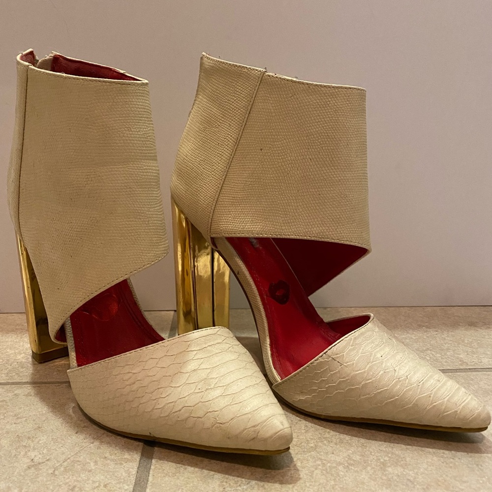 BEIGE HEELS